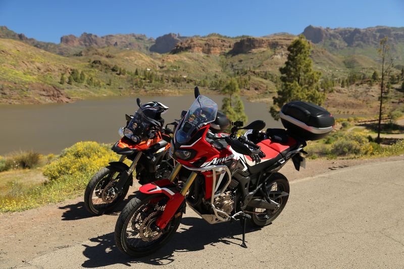 Honda Africa Twin a BMW F800GS